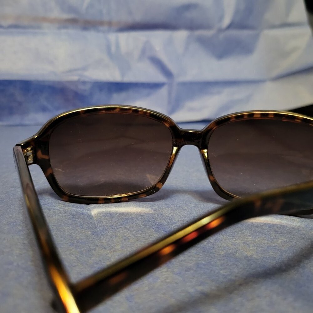 COLE HAAN TORTOISE SUNGLASSES - Picture 4 of 7